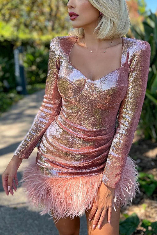 Tanze durch die Nacht – Partykleid mit Pailletten und Federn