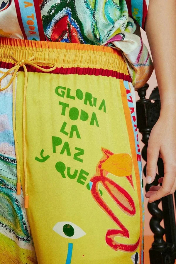 Raina Satin Set mit einzigartigem Print, kurzärmeligem, lockerem Hemd und Hosen mit elastischer Taille und Taschen