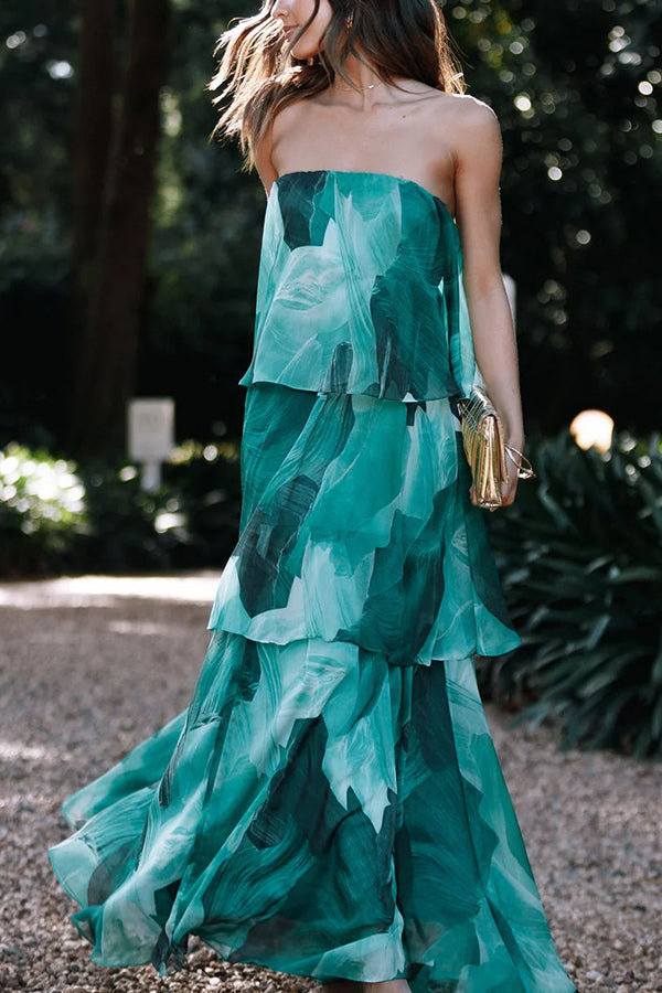 Süßes und charmantes bedrucktes trägerloses Maxikleid mit Rüschen