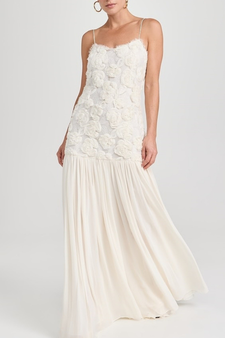 Offrez-vous une robe longue à ourlet plissé en mousseline de soie avec appliques florales