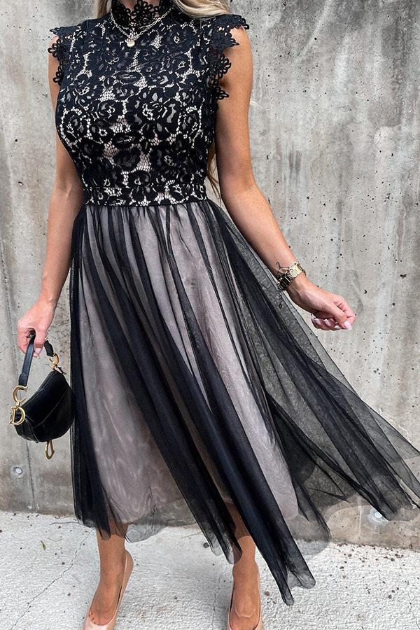 Schwarzes ärmelloses Midikleid aus Netzstoff mit Spitzennähten