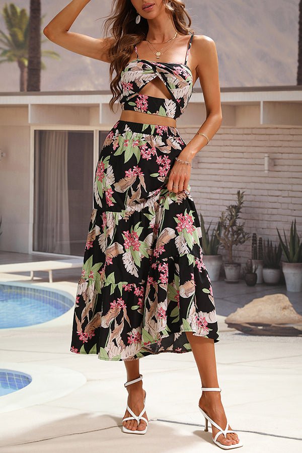 Ensemble deux pièces sexy style resort avec haut à bretelles et jupe imprimée