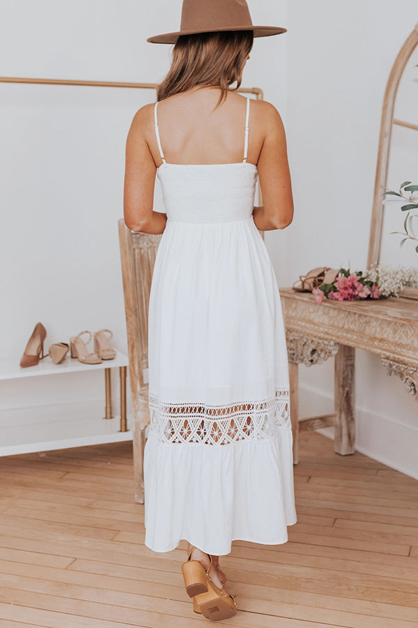 Maxikleid aus Häkelspitze mit V-Ausschnitt und Knopfdetail