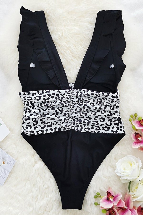 Einteiliger Badeanzug mit tiefem V-Ausschnitt, offenem Rücken und Rüschen