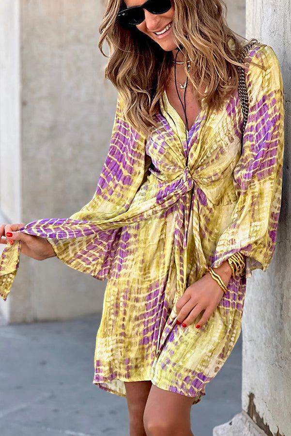 Robe courte à imprimé tie-dye Take Me Away avec ceinture nouée