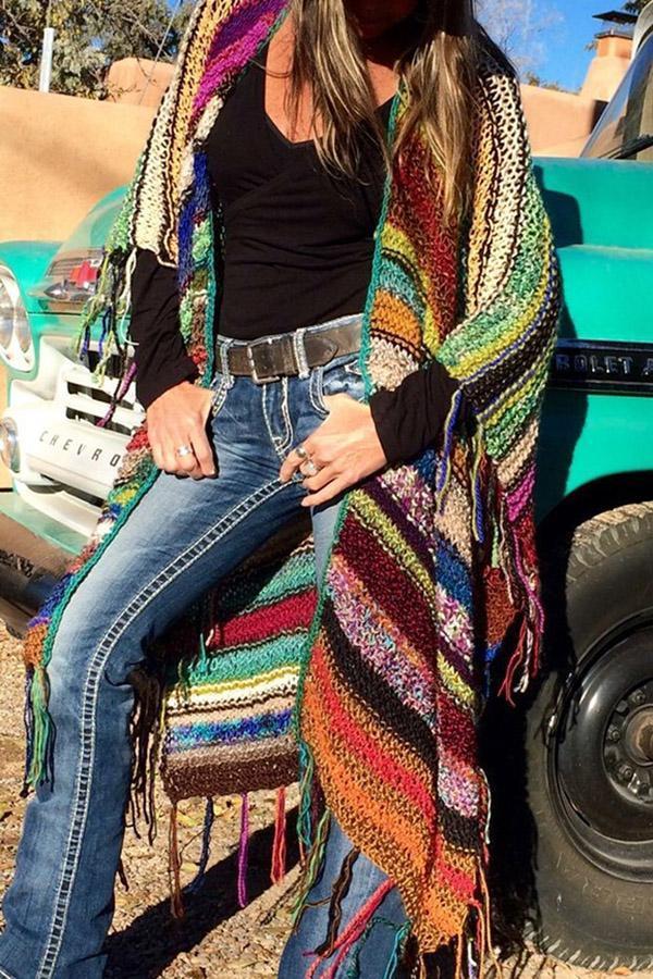 Mittellanger handgestrickter Cardigan mit Quasten und ohne Kragen im Bohemian-Stil