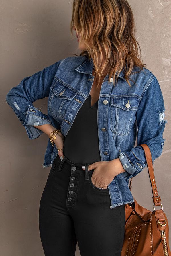 Jeansjacke mit Distressed-Revers, Saumknöpfen und offenem Saum