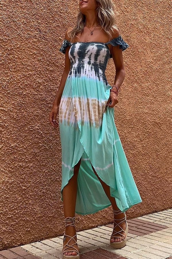 Off In Paradise – Batik-Maxikleid mit Smokarbeit und Schlitz