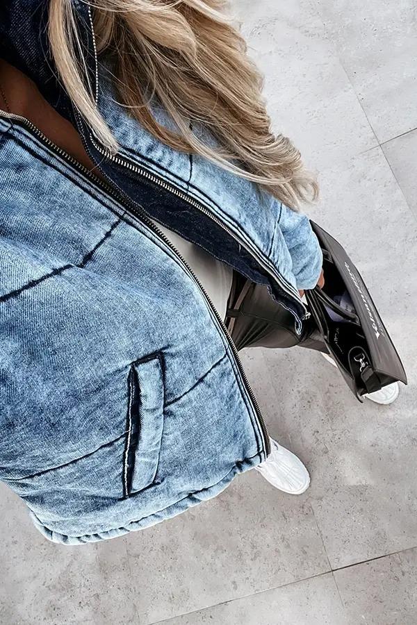 Lässige, kurze Pufferjacke aus Denim