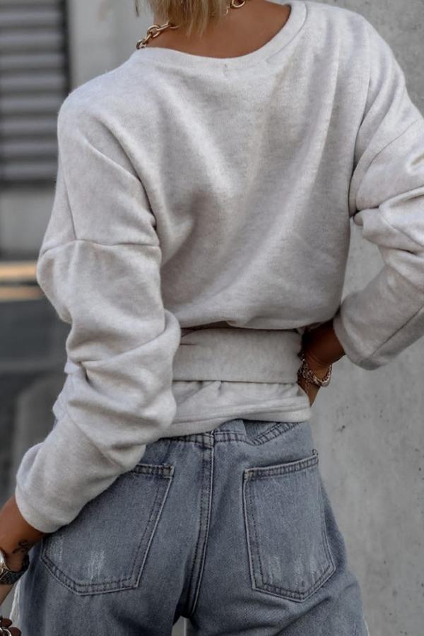 Einfarbiger Strickpullover mit V-Ausschnitt und Wickelfront