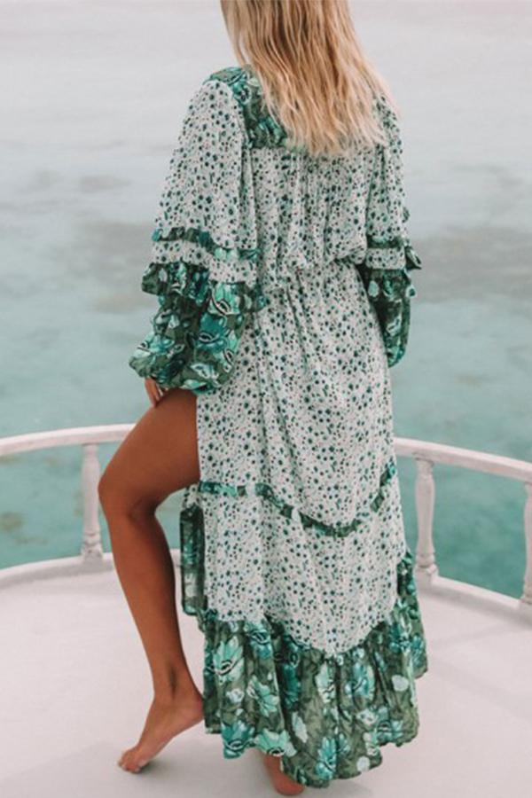 Robe longue fluide style bohème drapée à imprimé tribal vert, rayée, boutons, fente latérale