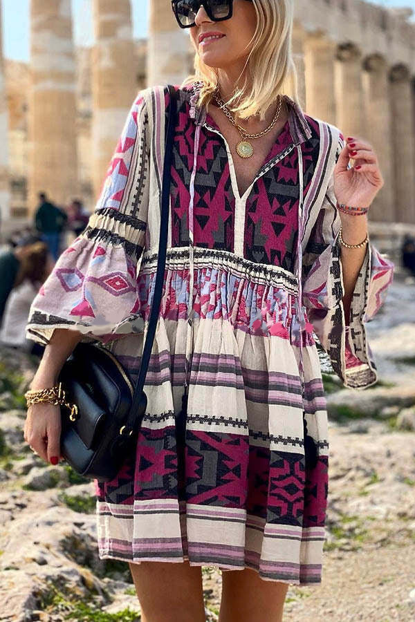 Escape To Paradise – Babydoll-Kleid mit geometrischem Print