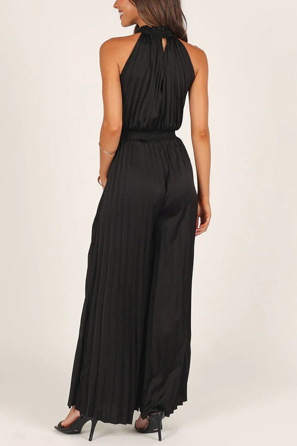 Callie Satin-Jumpsuit mit Neckholder, Cut-Out-Ausschnitt, plissiertem Bund und elastischer Taille
