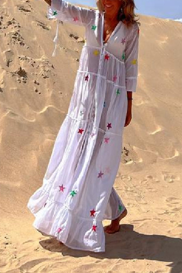 Robe longue plissée à col en V et étoiles blanches Kenan