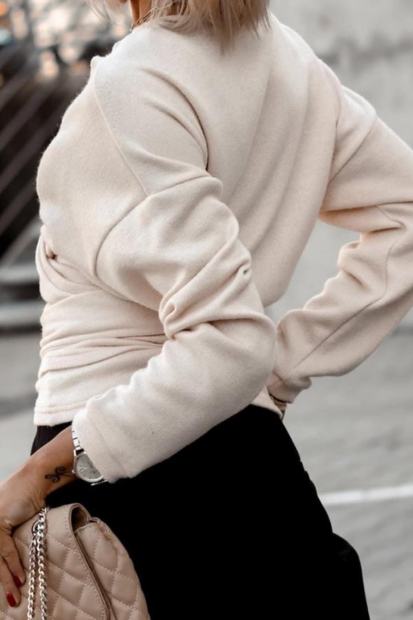 Einfarbiger Strickpullover mit V-Ausschnitt und Wickelfront