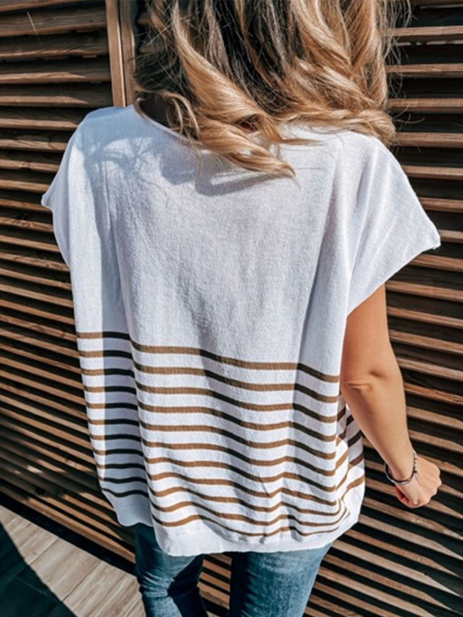 Gestreiftes, lockeres T-Shirt mit V-Ausschnitt