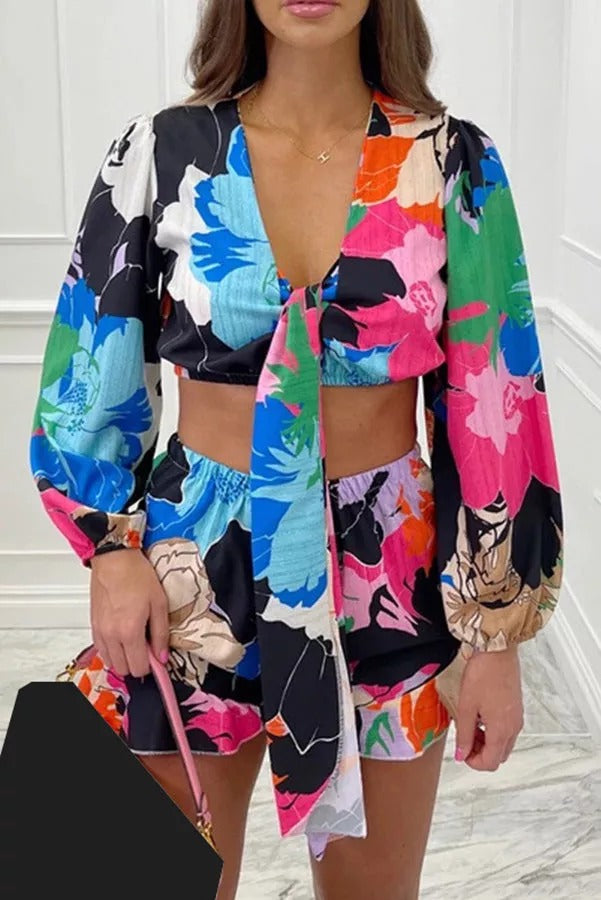 Glowing Girl – Shorts-Anzug mit abstraktem Print und Bindeband vorne