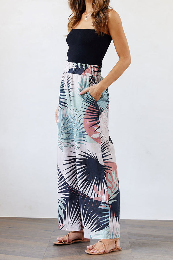 Hose mit tropischem Blattmuster