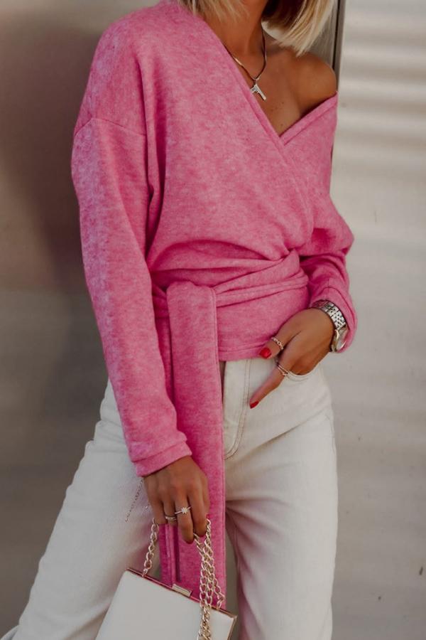 Einfarbiger Strickpullover mit V-Ausschnitt und Wickelfront