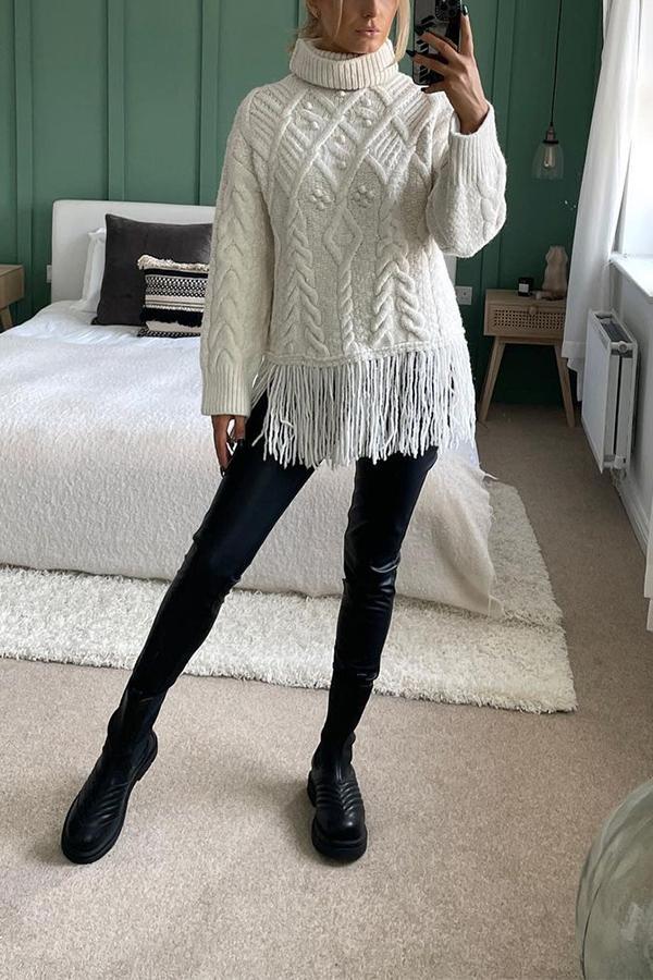 Langärmliger Rollkragen-Strickpullover mit Fransen