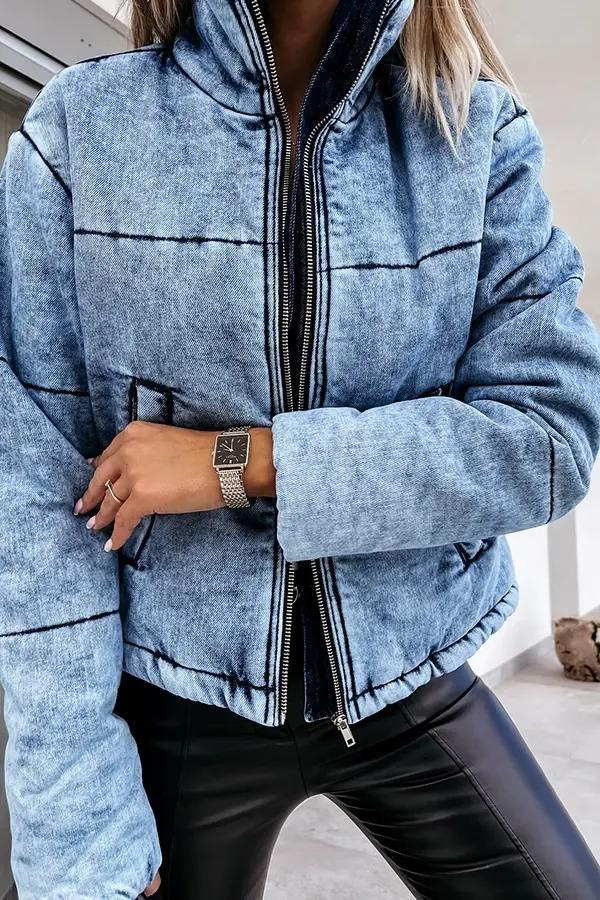 Lässige, kurze Pufferjacke aus Denim
