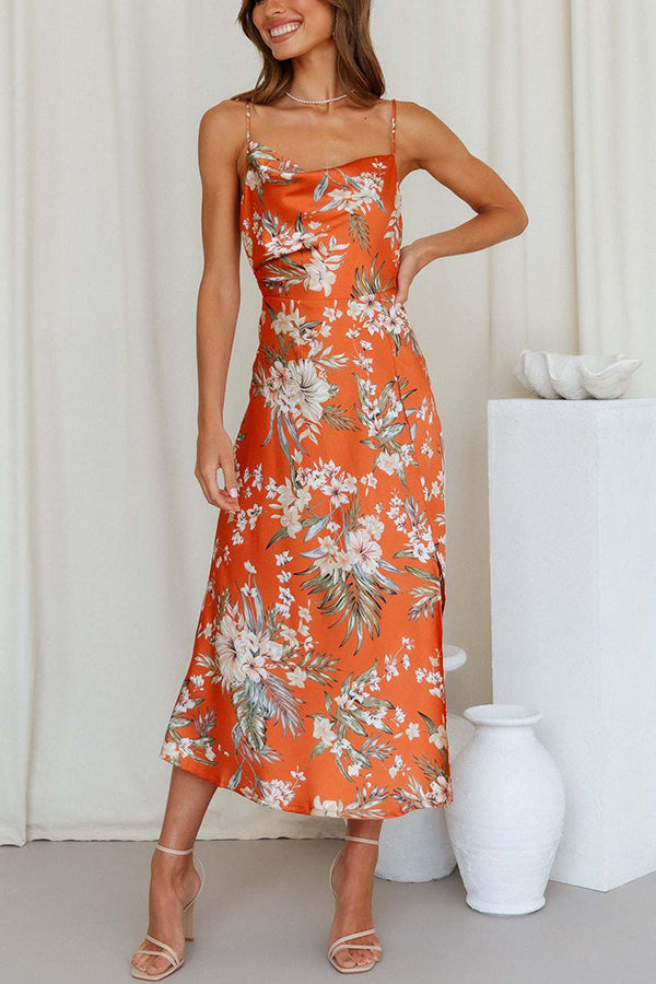 Everything You Need – Midikleid aus Satin mit Wasserfallausschnitt, Blumenmuster und Schlitz