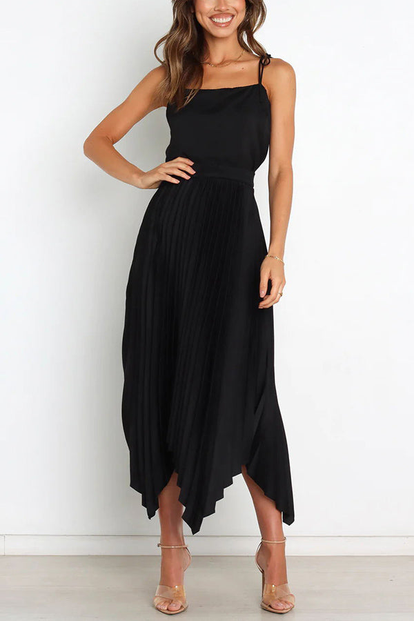 Yris Midirock aus Satin mit plissiertem, elastischem Bund und asymmetrischem Saum