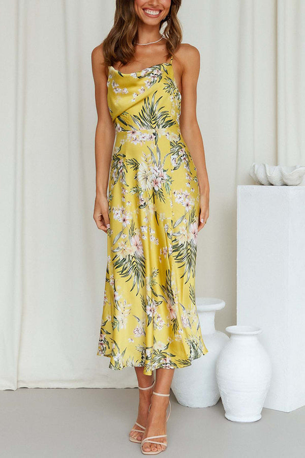 Everything You Need – Midikleid aus Satin mit Wasserfallausschnitt, Blumenmuster und Schlitz