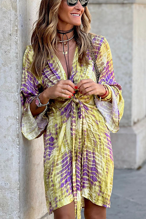 Robe courte à imprimé tie-dye Take Me Away avec ceinture nouée