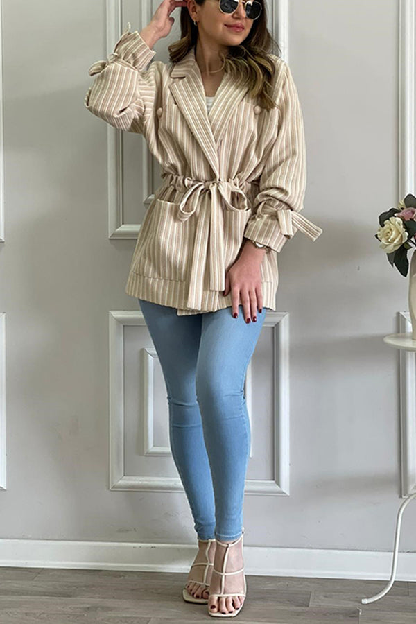 Beige gestreifter Gürtelgriff mit Schnürdetail