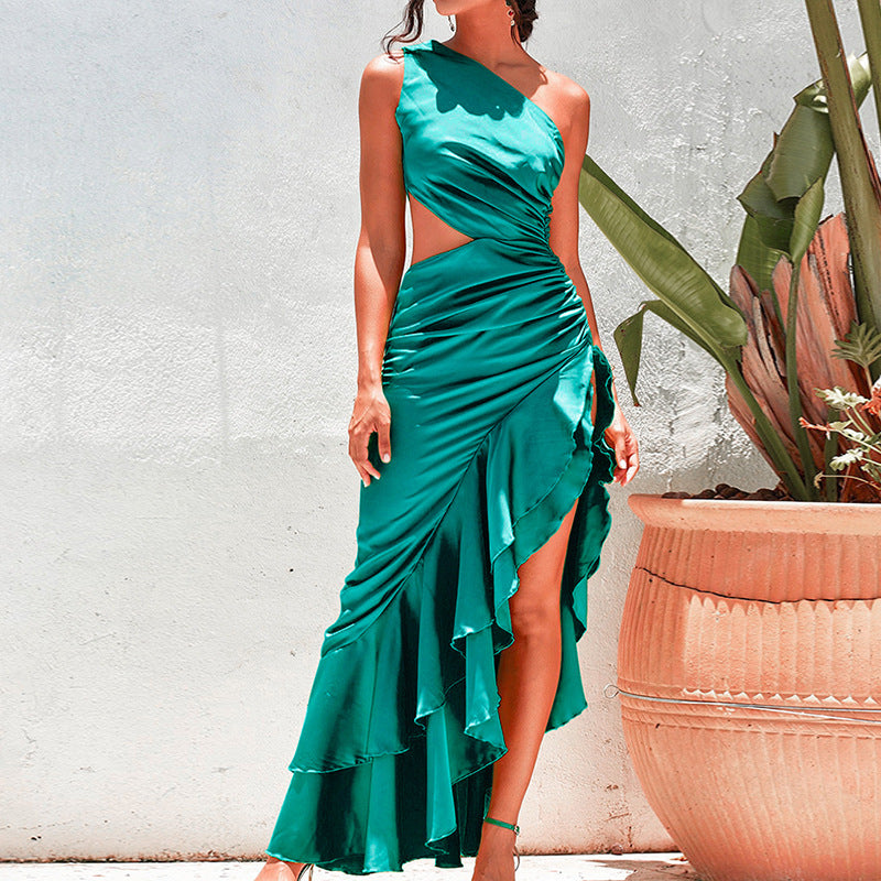 Nouvelle robe élégante à épaules tombantes plissée et taille ouverte en feuille de lotus