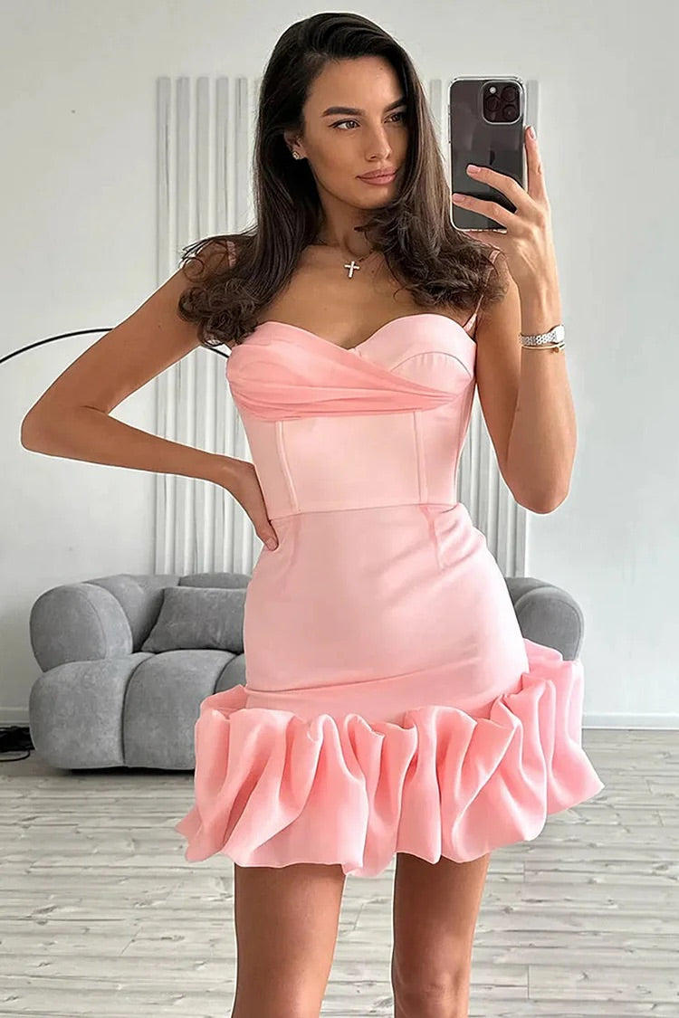 Herzförmiger Ausschnitt, Mesh, Patchwork, drapierter Rüschensaum, figurbetontes Slip-Minikleid