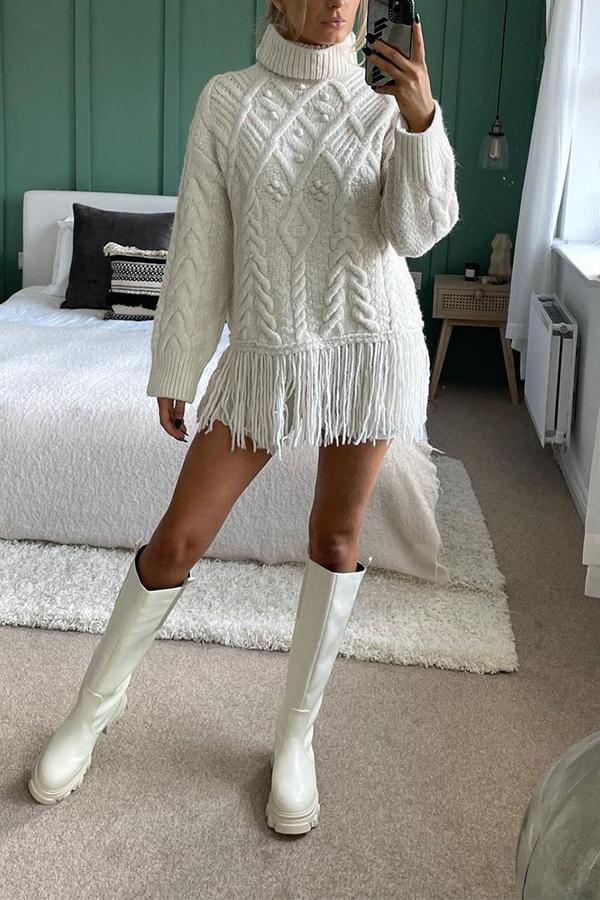 Langärmliger Rollkragen-Strickpullover mit Fransen
