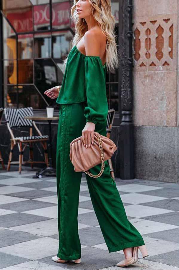 Anzug „Adele“ aus Satin mit schulterfreier Bluse und weitem Bein