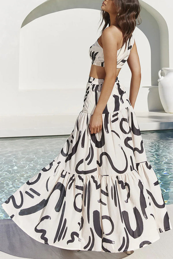 Estelle Set mit einem Crop-Top mit One-Shoulder-Träger und gestuftem Maxirock mit elastischer Taille und Doodle-Print
