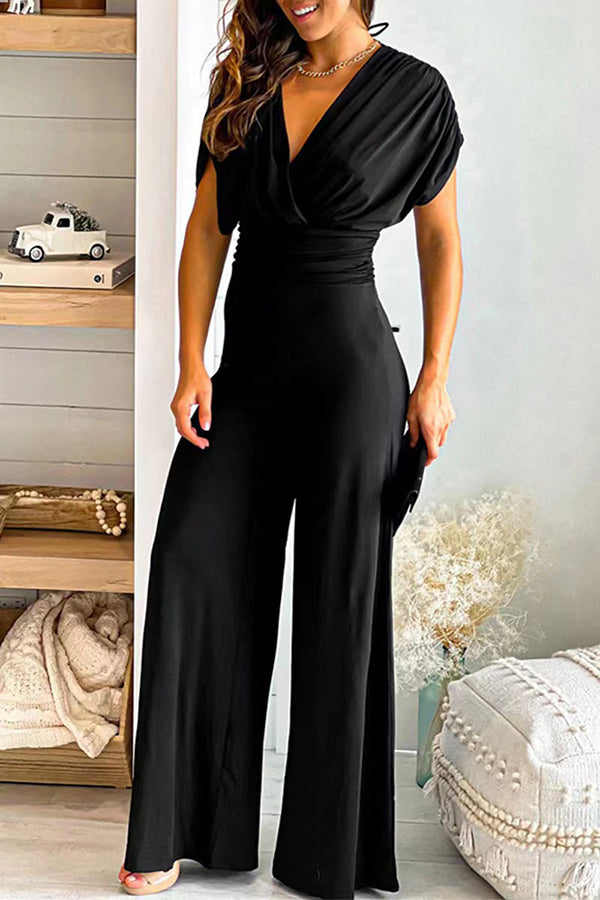 Einfarbiger Jumpsuit mit V-Ausschnitt und schmaler Taille und weitem Bein
