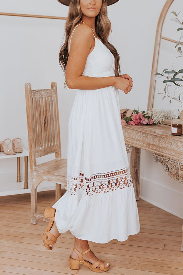 Maxikleid aus Häkelspitze mit V-Ausschnitt und Knopfdetail