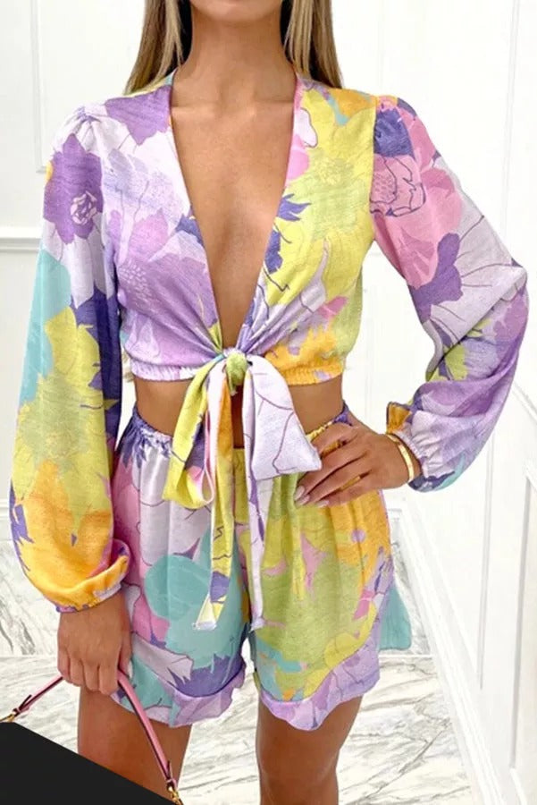 Glowing Girl – Shorts-Anzug mit abstraktem Print und Bindeband vorne