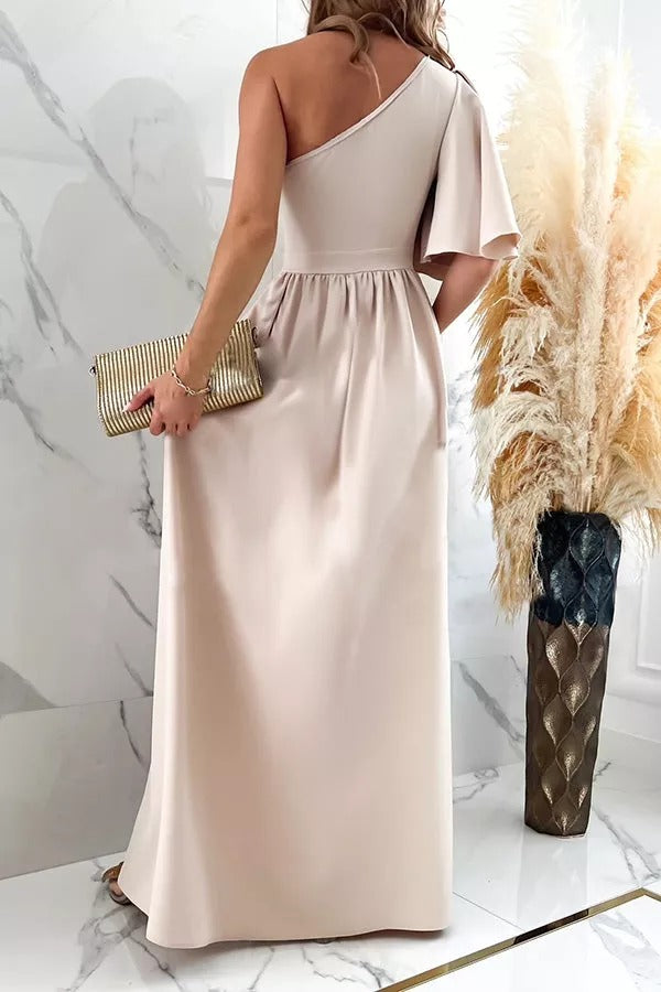 A Point In Time – Maxikleid mit One-Shoulder-Träger und Rüschenschlitz