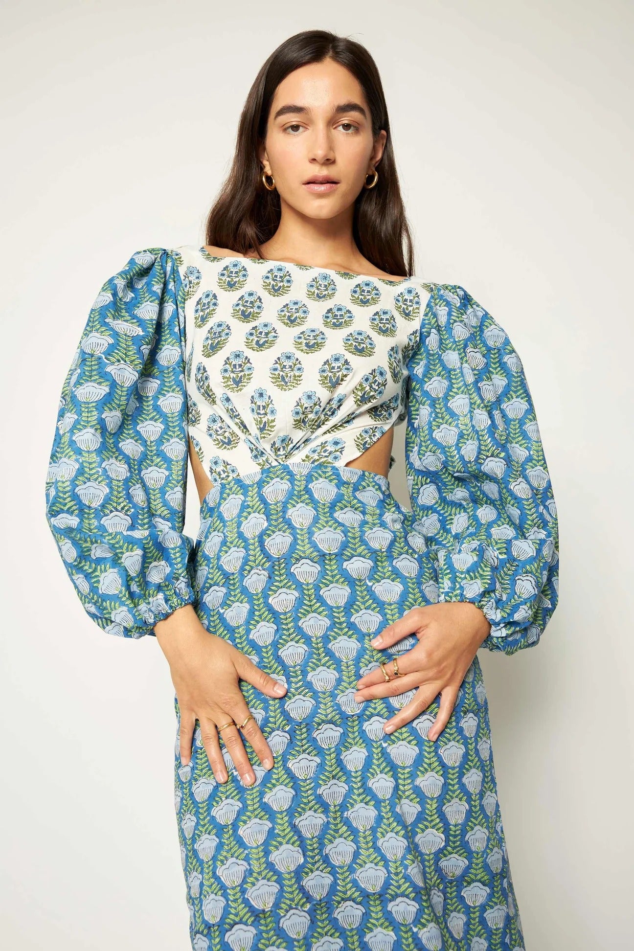 Mei Linen Blend Unique Print Puff Sleeve Cutout Back Tie-up Midi Dress