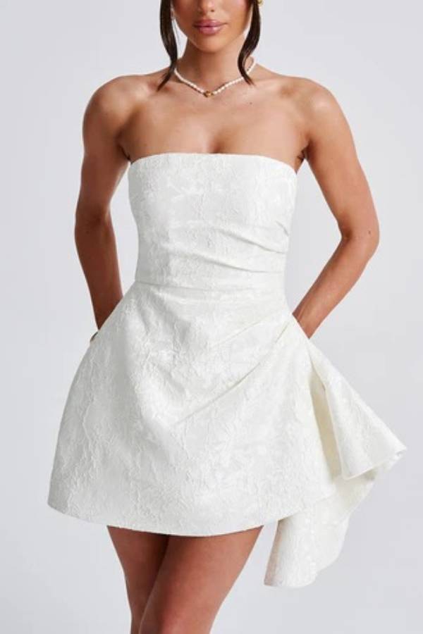 Robe courte ajustée élégante en jacquard à épaules dénudées et dos nu