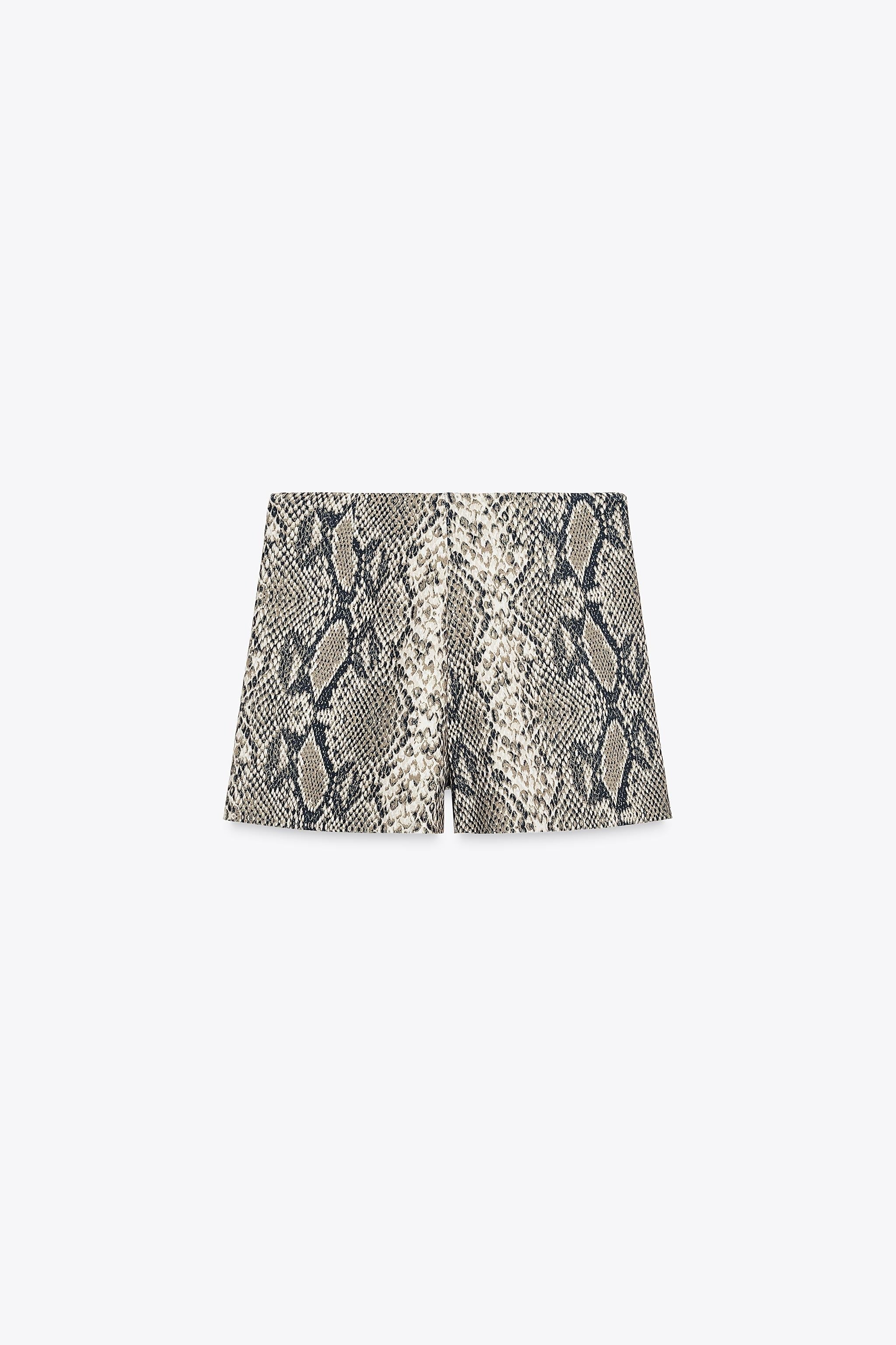 ASYMMETRIC SKORT WITH APPLIQUE