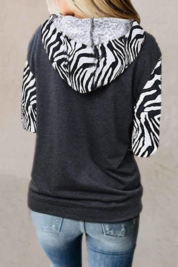 Patchwork-Kapuzenpullover mit Stehkragen